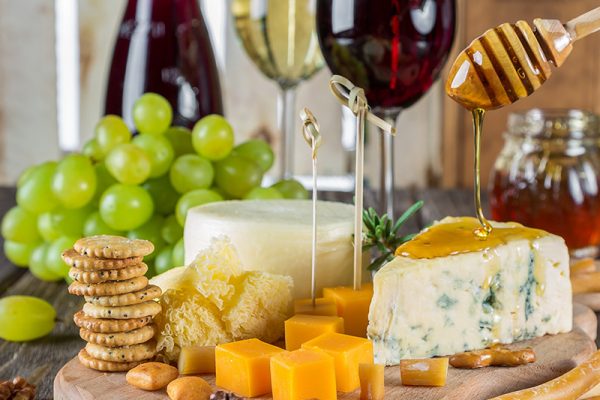 Cocktail thématique : fromages & vins